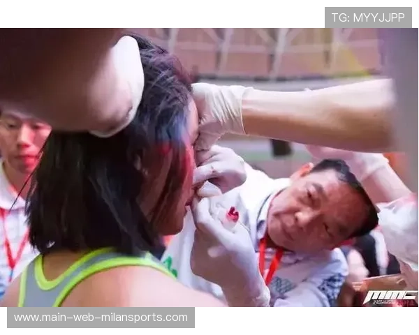 MMA地面砸击连续输出，对手毫无还手之力