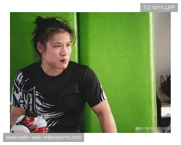 UFC 选手被锁喉昏倒