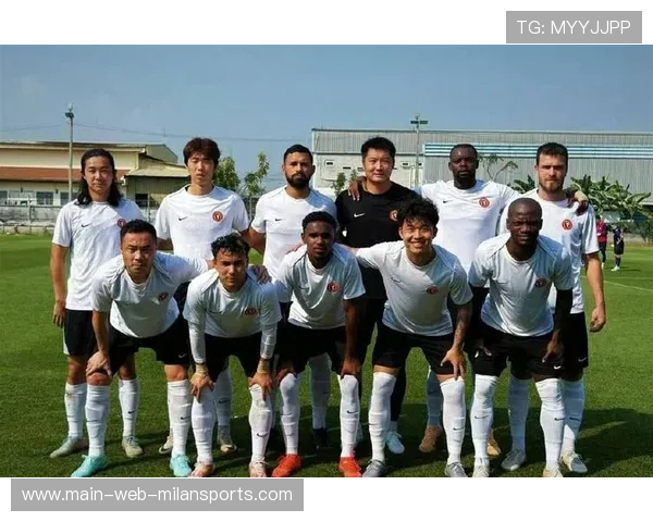 球队在比赛中体现出强烈的团队防守意识,球赛队伍 球队在比赛中体现出强烈的团队防守意识,球赛队伍